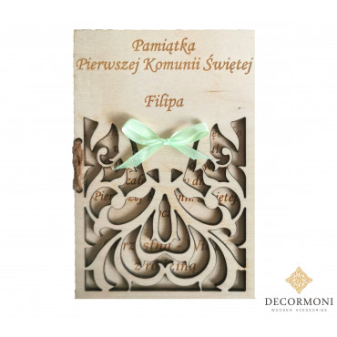 ażurowa kartka komunijna wykonana z drewna 2