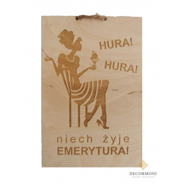 oryginalny prezent dla emerytki kartka z drewna 2