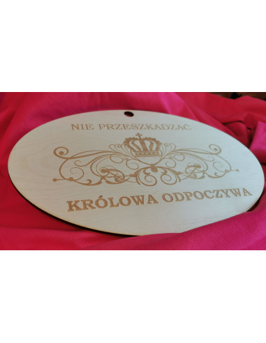 NIE przeszkadzać Królowa odpoczywa...