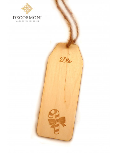 drewniana zawieszka na prezenty z laską świąteczną