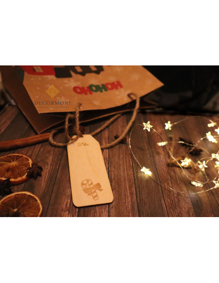 Drewniana zawieszka, etykieta na prezenty na święta bożonarodzeniowe